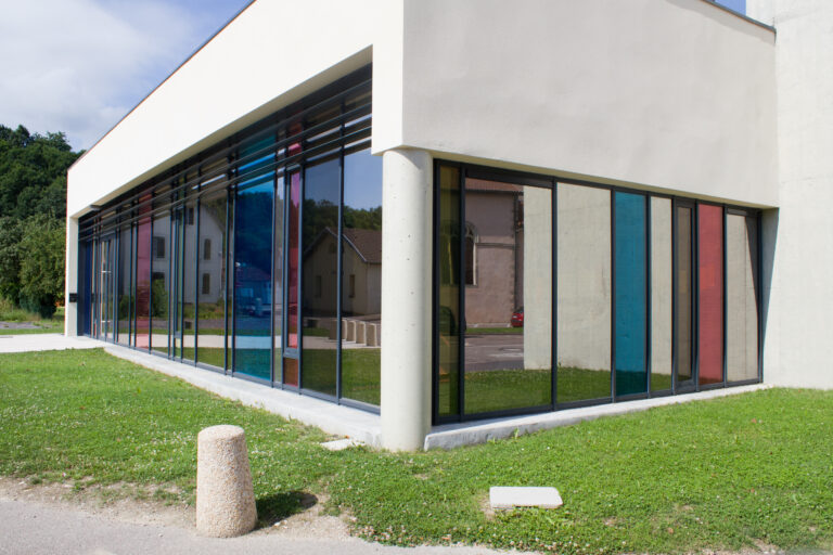 Décor de vitres et vitrines - films colorés - Next publicité et communication - Vosges