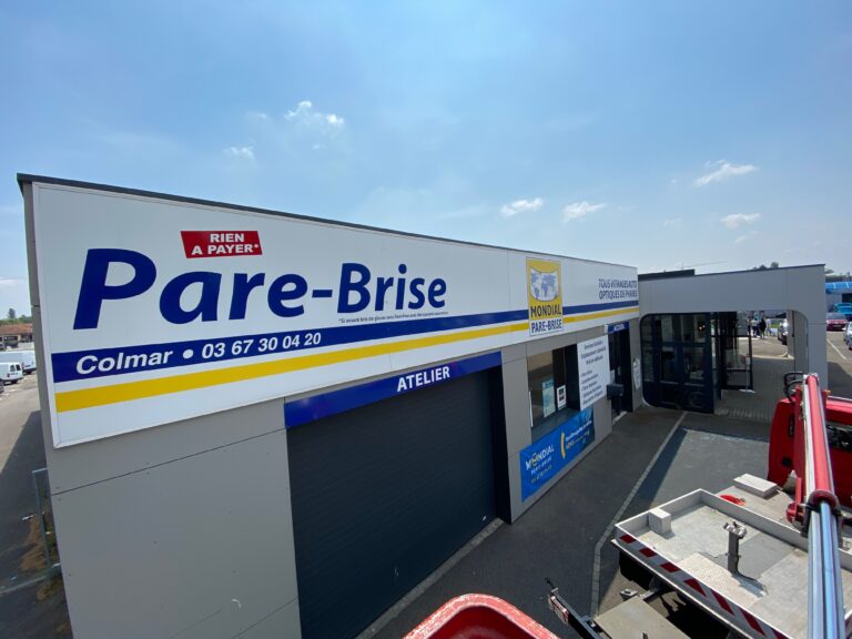 Une enseigne sur mesure Mondial Pare-Brise posée par Next dans les Vosges.