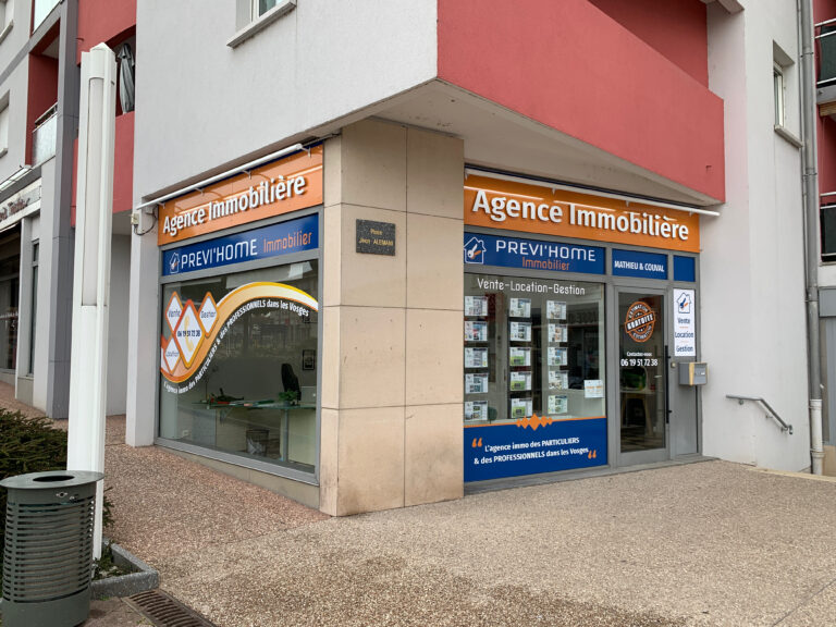 Une enseigne sur mesure Sadek Akelys posée par Next dans les Vosges.