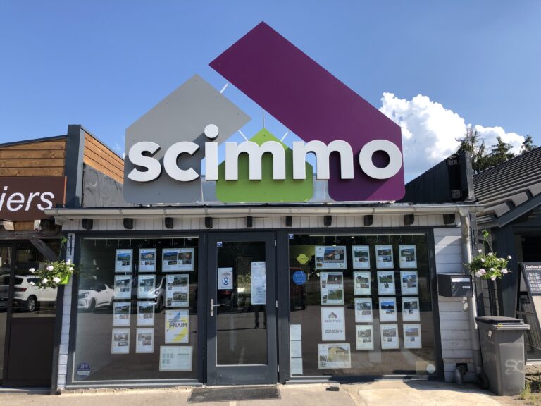 Enseigne lumineuse SC Immo réalisée par Next dans les Vosges.