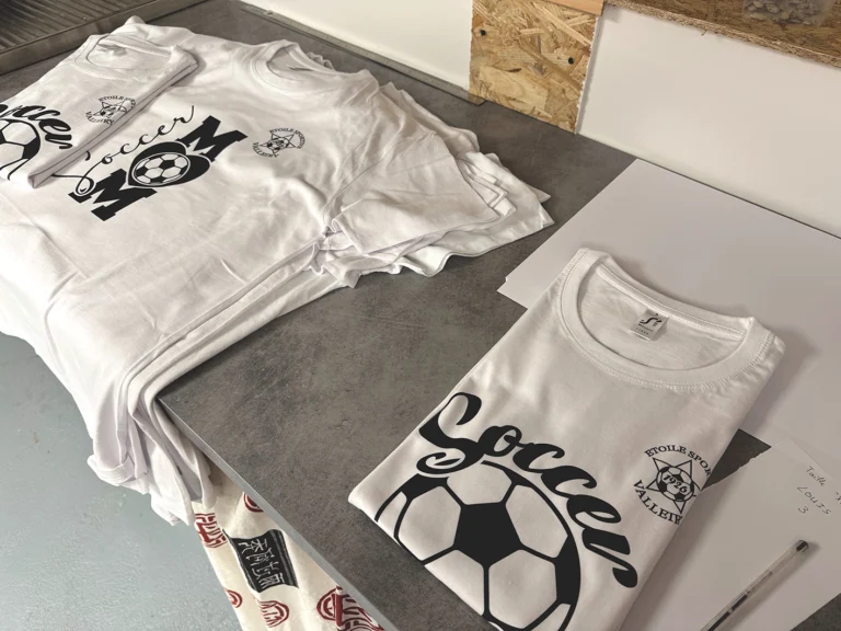 T-shirts personnalisés par marquage textile pour un club de football dans les Vosges