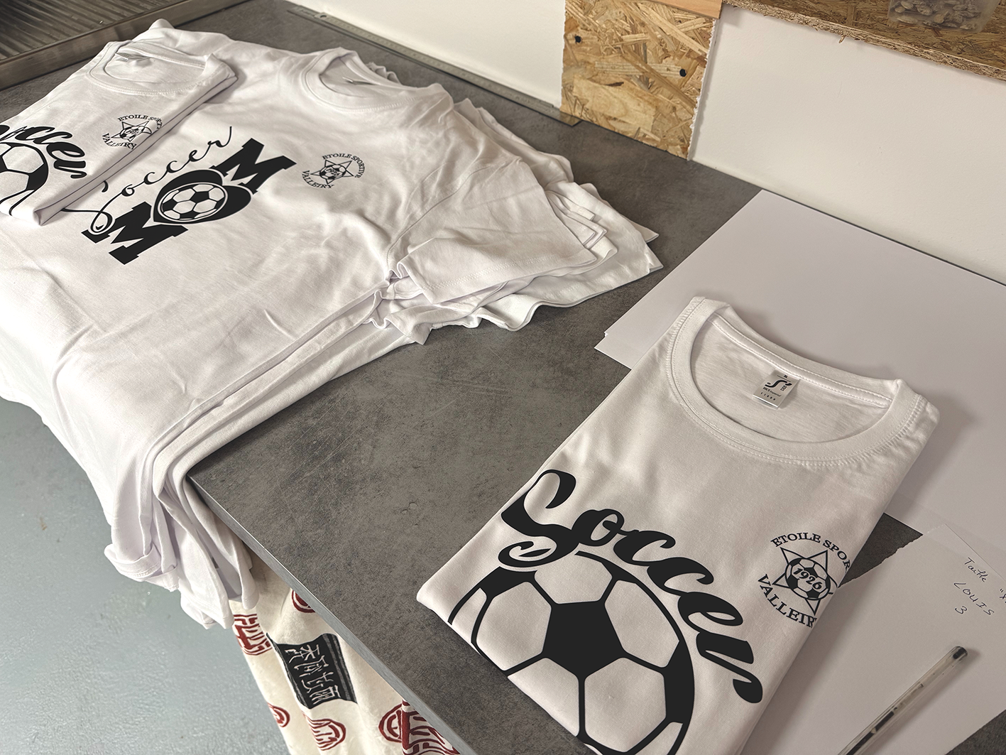 T-shirts personnalisés par marquage textile pour un club de football dans les Vosges