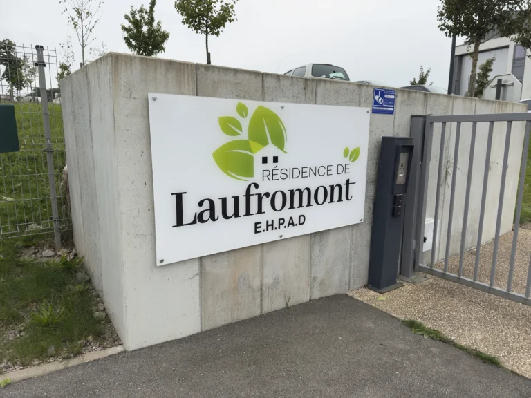 Signalétique extérieure réalisée par Agence Next pour la Résidence de Laufromont