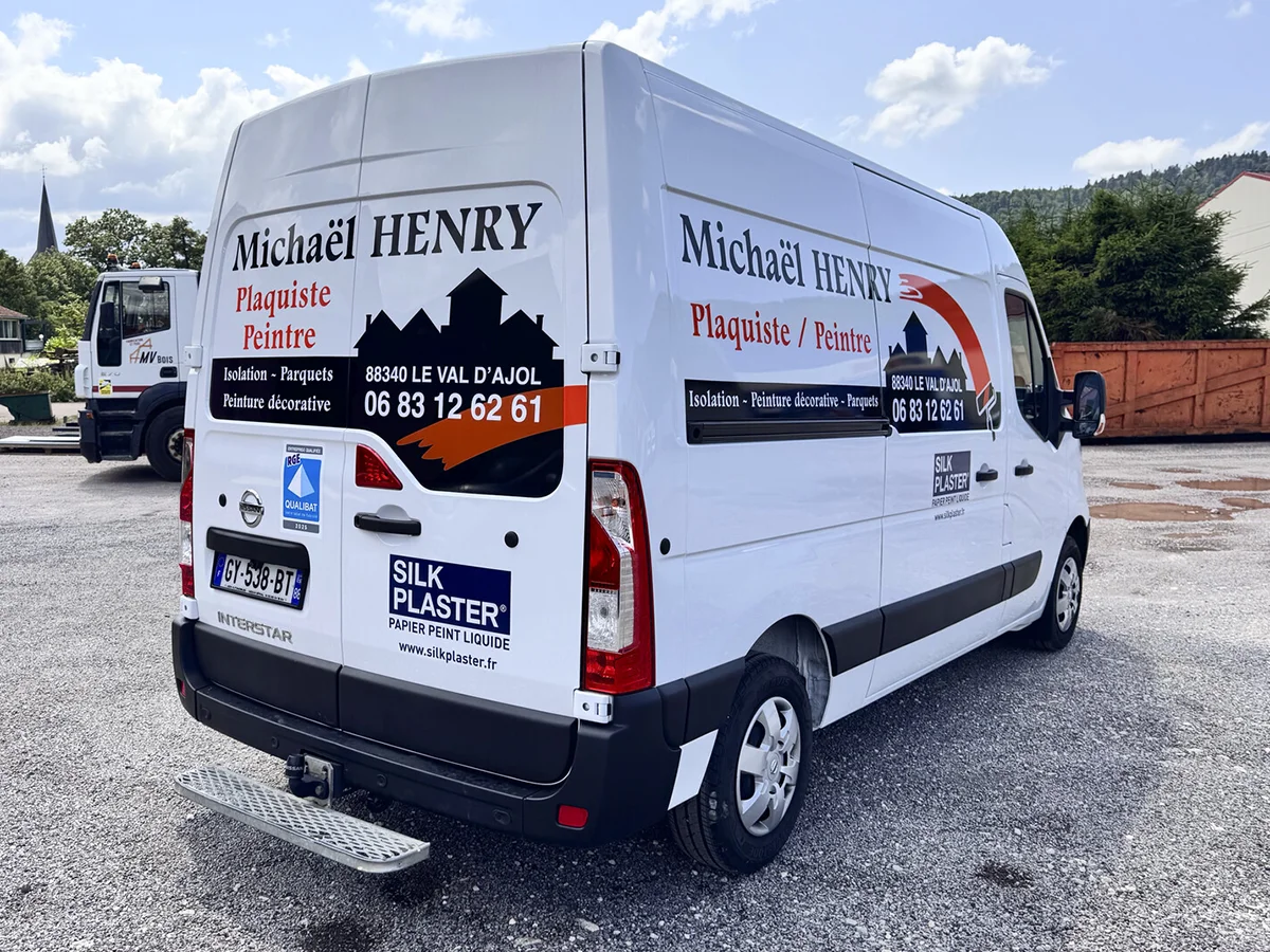 Marquage de fourgon Renault Interstar pour Michaël Henry, plaquiste peintre, par Agence Next dans les Vosges